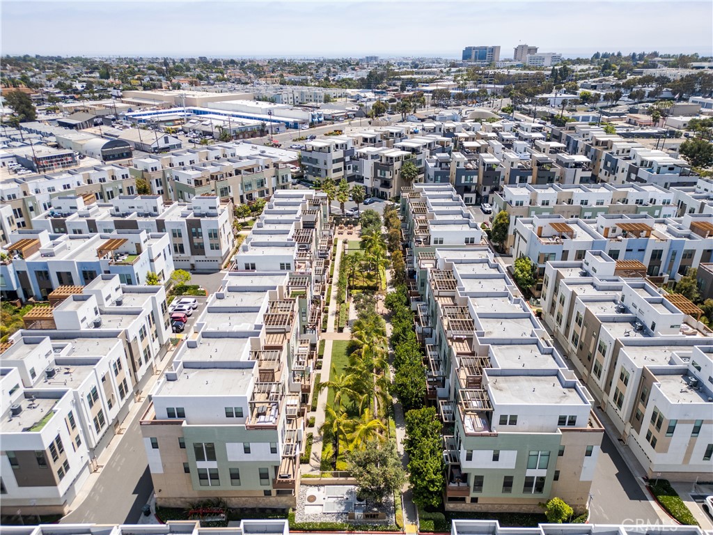 https://media.crmls.org/medias/738f5c8e-a24e-4ea9-b374-cc43d700307c.jpg?preset=X-Large
