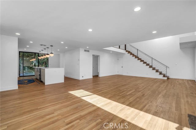 Detail Gallery Image 4 of 28 For 1531 Wellesley, Los Angeles,  CA 90025 - 4 Beds | 3 Baths