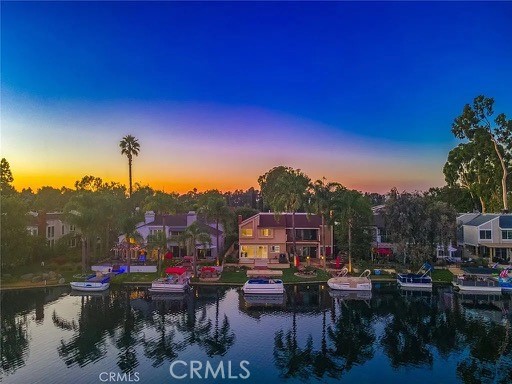https://media.crmls.org/medias/73904b6a-48d5-43ed-9534-fe37b25e694a.jpg?preset=X-Large