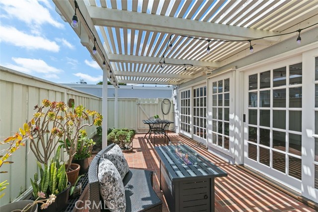 Detail Gallery Image 7 of 46 For 2516 University Dr, Newport Beach,  CA 92660 - 3 Beds | 2 Baths