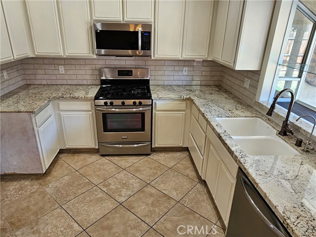 Detail Gallery Image 17 of 34 For 516 Sun Rose Ave, Bakersfield,  CA 93308 - 3 Beds | 2 Baths