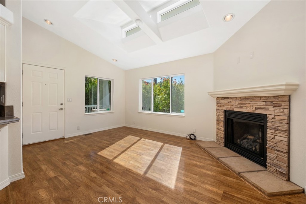 MLS #OC25252846 image #9