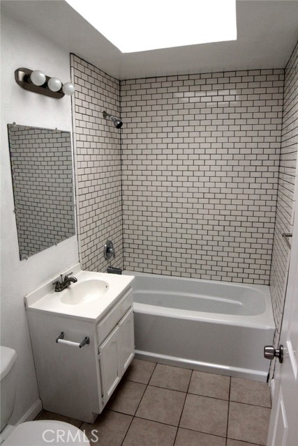 4055 Wall Street, Los Angeles CA: https://media.crmls.org/medias/739422ee-e268-4970-8690-b5ebbd01f6e8.jpg