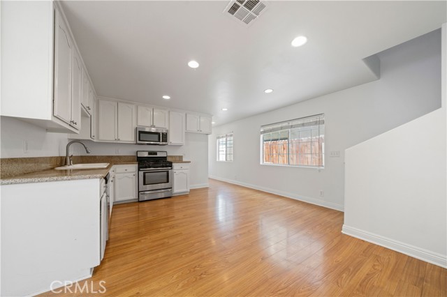 Detail Gallery Image 8 of 36 For 420 Cerritos Ave, Long Beach,  CA 90802 - 3 Beds | 2/1 Baths