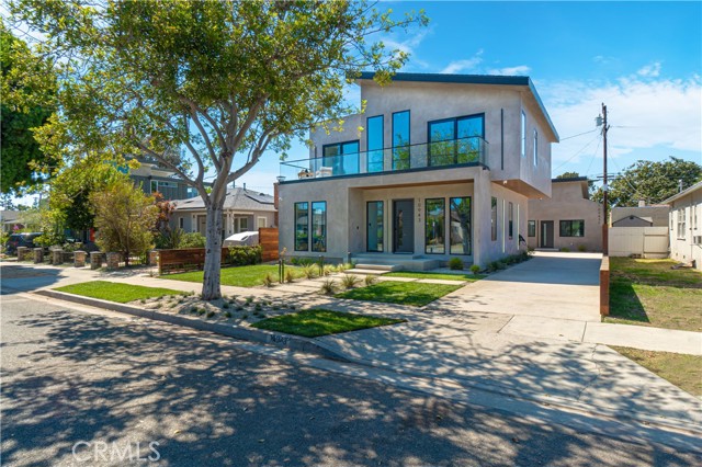 Detail Gallery Image 2 of 65 For 10943 Pickford Way, Culver City,  CA 90230 - 5 Beds | 4/1 Baths