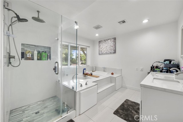 2556 W Avenue N 4, Palmdale CA: https://media.crmls.org/medias/73946b05-140b-4a6b-8d96-3d2afb131061.jpg