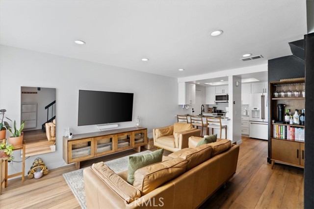 16873 Donwest, Tustin CA: https://media.crmls.org/medias/73950641-c7b3-447e-8abe-6d12597bf3c5.jpg