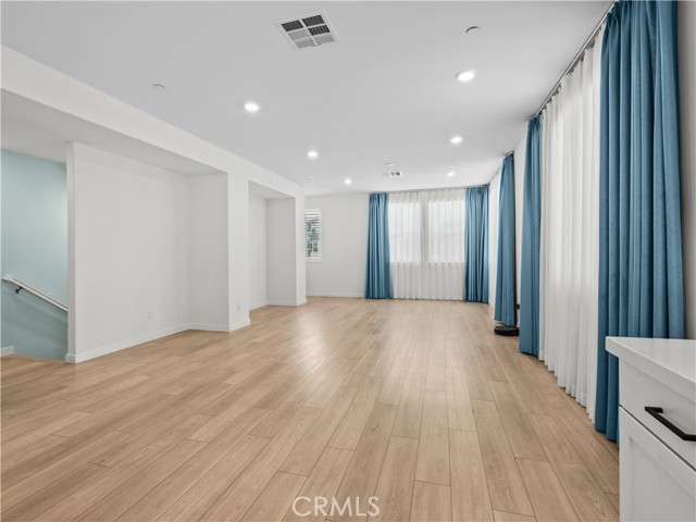 Detail Gallery Image 8 of 41 For 27148 Valley Oak Pl, Valencia,  CA 91381 - 4 Beds | 4 Baths