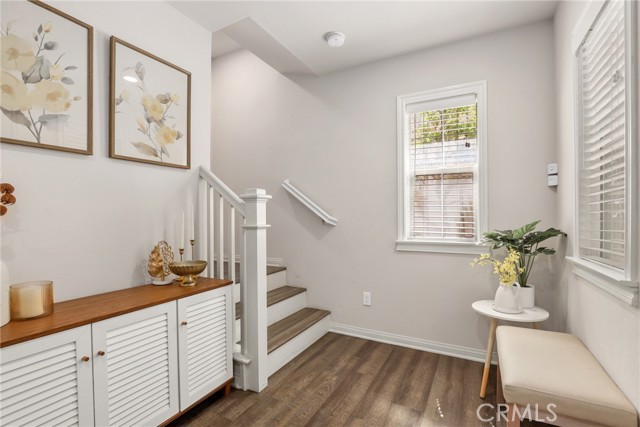 Detail Gallery Image 5 of 28 For 14104 W Birch Ln, Van Nuys,  CA 91405 - 3 Beds | 3 Baths