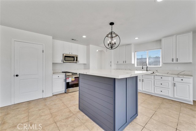 Detail Gallery Image 16 of 38 For 15010 Arrow Bld, Fontana,  CA 92335 - 5 Beds | 2/1 Baths