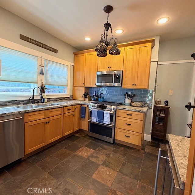 Detail Gallery Image 6 of 28 For 100 S Prospect, Redondo Beach,  CA 90277 - 3 Beds | 2 Baths