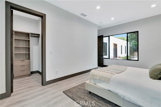 19513 Cantara Street photo 22