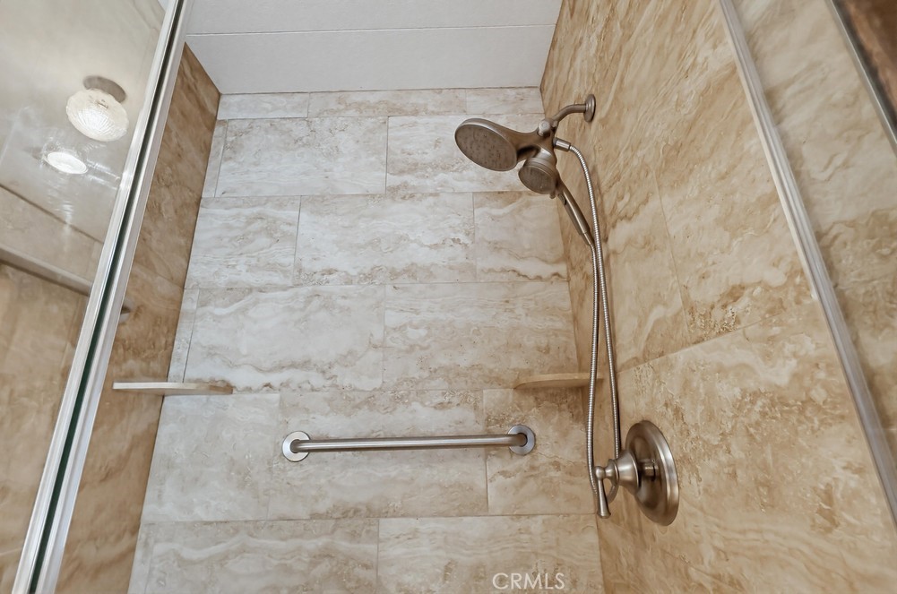 https://media.crmls.org/medias/7396fa4b-87ab-4ee7-9fd8-c33220dadd26.jpg?preset=X-Large