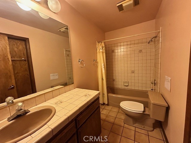 https://media.crmls.org/medias/73974604-9289-4077-8b8c-35876bcd77c2.jpg?preset=X-Large