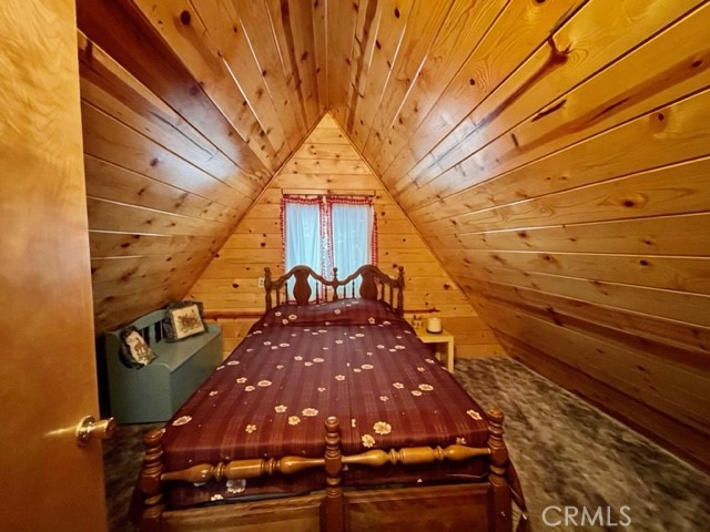 Bedroom with queen bed