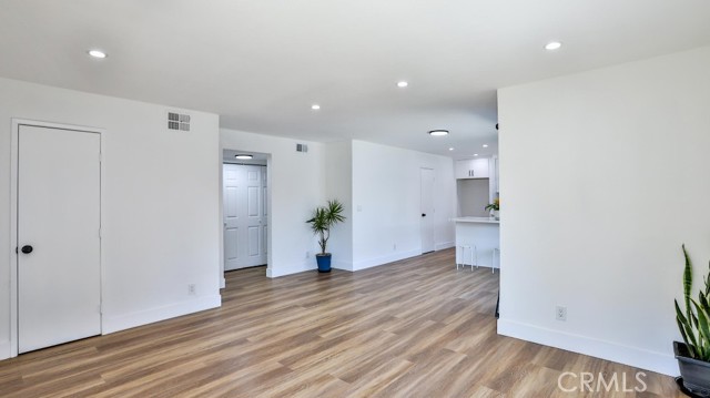 Detail Gallery Image 10 of 36 For 951 S Citron St #5,  Anaheim,  CA 92805 - 2 Beds | 2 Baths