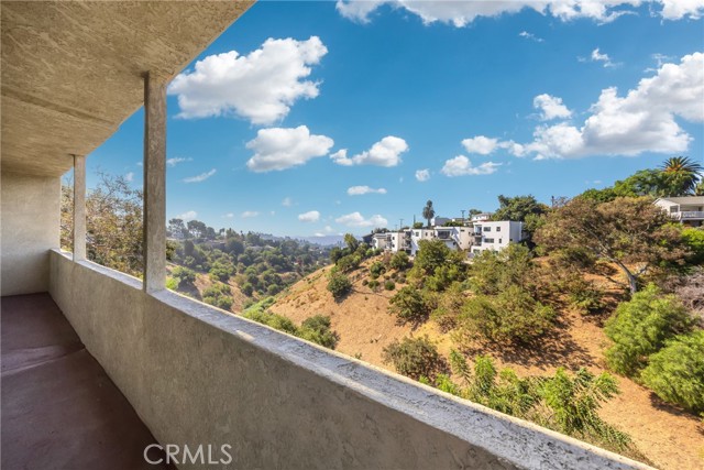 Detail Gallery Image 13 of 29 For 3871 Cazador St, Los Angeles,  CA 90065 - 4 Beds | 4 Baths