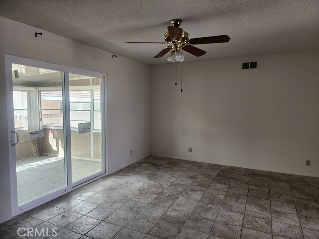 Detail Gallery Image 2 of 11 For 351 Rainier Way, Hemet,  CA 92543 - 2 Beds | 2 Baths