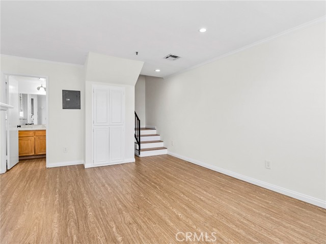 Detail Gallery Image 13 of 38 For 1706 Grismer Ave #211,  Burbank,  CA 91504 - 2 Beds | 3 Baths