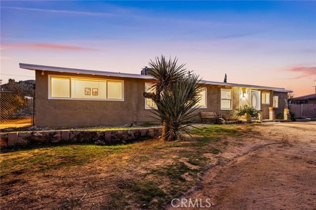 Detail Gallery Image 3 of 42 For 60325 Natoma, Joshua Tree,  CA 92252 - 4 Beds | 2 Baths