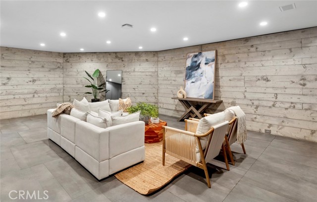 Detail Gallery Image 27 of 35 For 450 Cabrillo, Costa Mesa,  CA 92627 - 4 Beds | 3/1 Baths