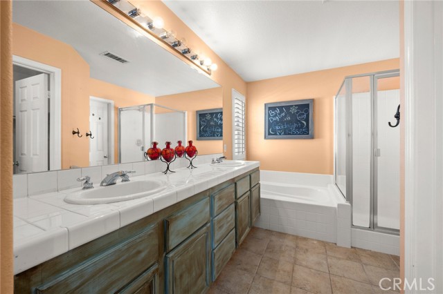 28335 Sycamore Drive, Saugus CA: https://media.crmls.org/medias/739c344a-89df-41ef-8e89-e1b3abea7086.jpg
