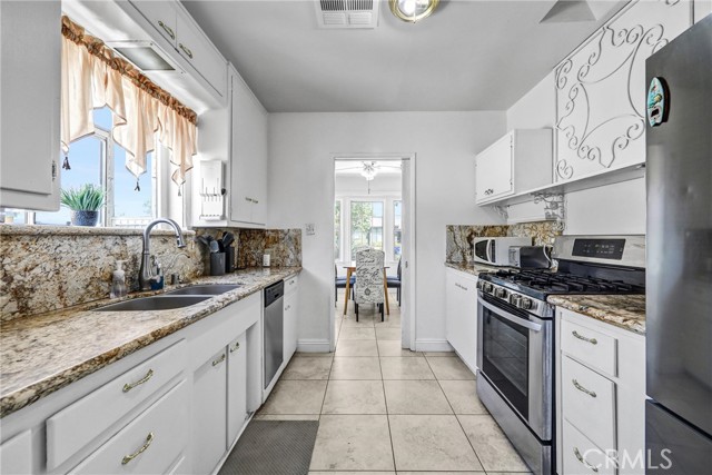 2451 Graydon Avenue, Monrovia CA: https://media.crmls.org/medias/739ce8bb-ffa4-4780-9e67-1ccd6fb11853.jpg