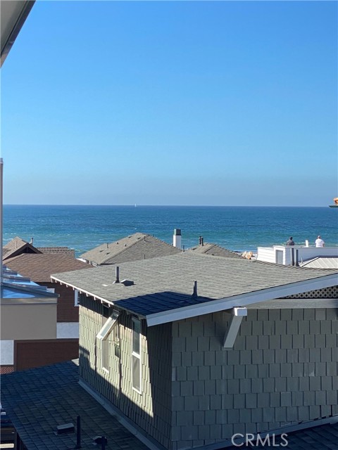 2437 Manhattan Avenue, Hermosa Beach, California 90254, 5 Bedrooms Bedrooms, ,4 BathroomsBathrooms,Residential,Sold,Manhattan,SB21258344