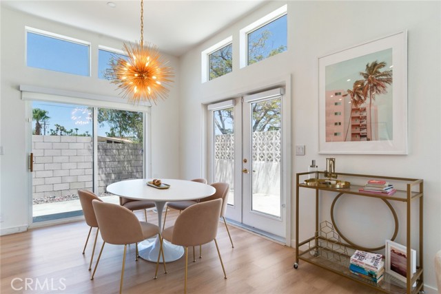 Detail Gallery Image 3 of 33 For 2723 N Junipero, Palm Springs,  CA 92262 - 3 Beds | 2 Baths