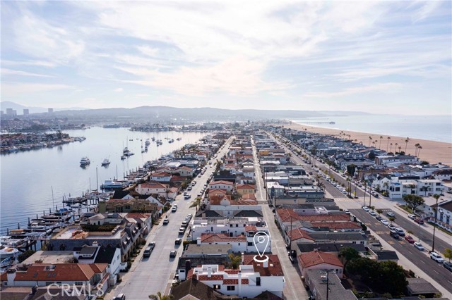 Detail Gallery Image 4 of 51 For 1319 Unit B W Bay Ave #B,  Newport Beach,  CA 92661 - 1 Beds | 1 Baths