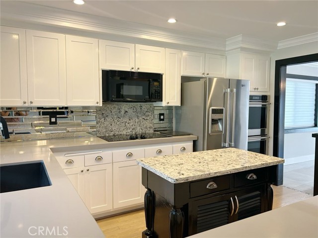 Detail Gallery Image 8 of 14 For 14581 Mulberry Ave, Irvine,  CA 92606 - 4 Beds | 4 Baths