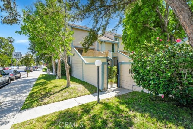 Detail Gallery Image 2 of 51 For 9917 Independence Ave #C,  Chatsworth,  CA 91311 - 2 Beds | 2 Baths