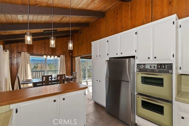Detail Gallery Image 12 of 26 For 27994 W Shore, Lake Arrowhead,  CA 92352 - 3 Beds | 2 Baths