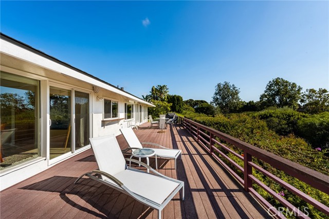 2815 Blue Water Drive, Corona del Mar CA: https://media.crmls.org/medias/739fffe9-1bc0-4324-b56c-46b60bd5ead9.jpg