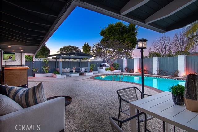 Detail Gallery Image 28 of 42 For 395 Meadow Ln, Newport Beach,  CA 92660 - 3 Beds | 3 Baths
