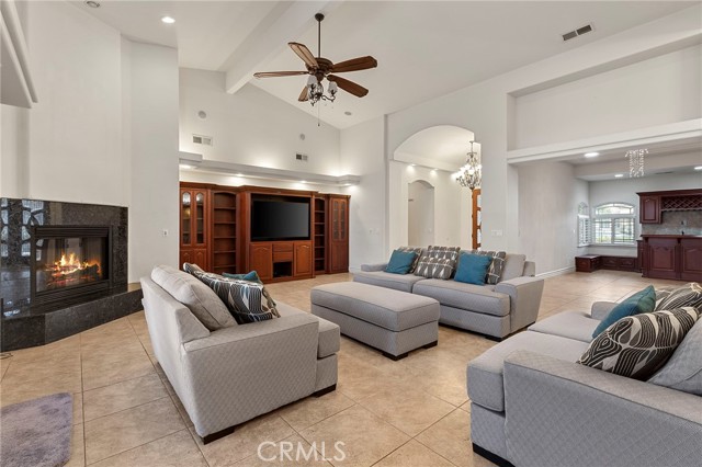 Detail Gallery Image 8 of 38 For 3255 Hollow, Madera,  CA 93637 - 5 Beds | 3 Baths