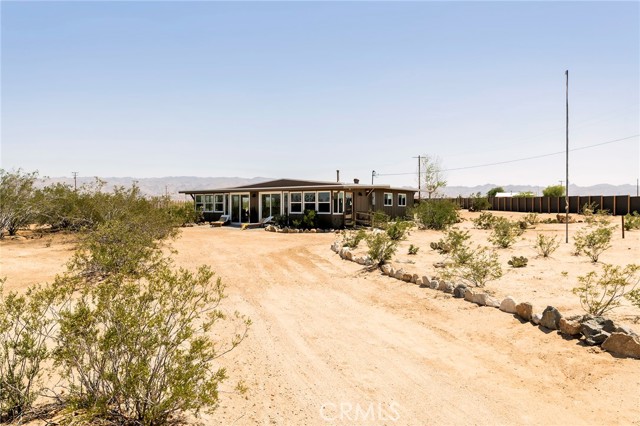 70315 Indian Trail, 29 Palms CA: https://media.crmls.org/medias/73a1390d-f2c7-46b5-a7fd-2accad9c8797.jpg