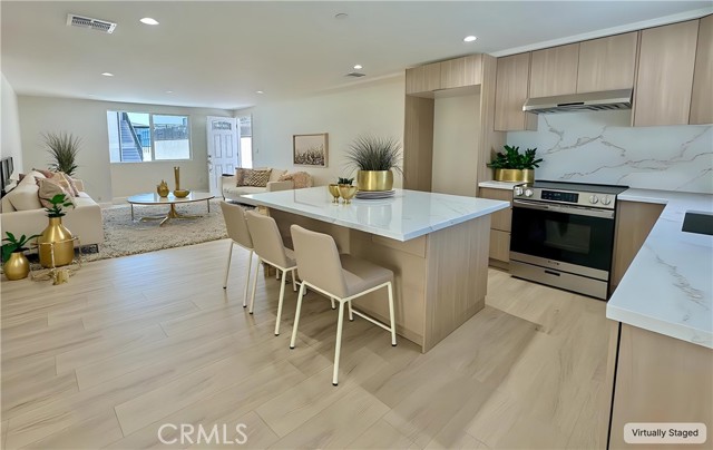 Detail Gallery Image 11 of 26 For 7728 Laurel Canyon Blvd, North Hollywood,  CA 91605 - 3 Beds | 2 Baths