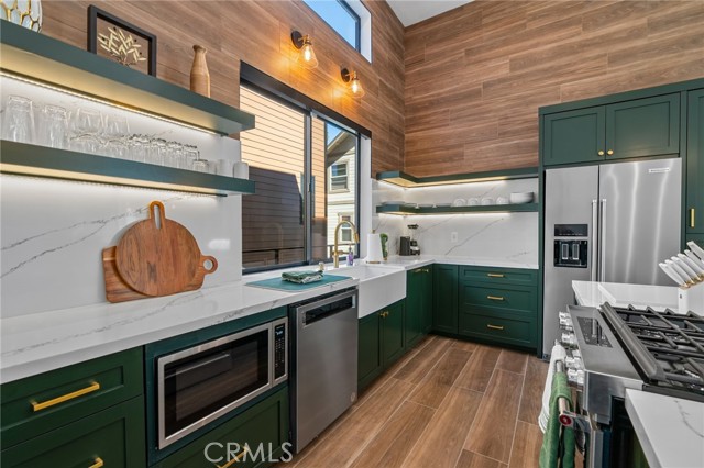 807 Cameron Drive, Big Bear Lake, CA 92315