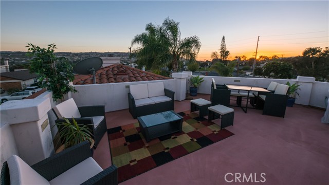 1021 Avenue D, Redondo Beach, California 90277, 4 Bedrooms Bedrooms, ,2 BathroomsBathrooms,Residential,For Sale,Avenue D,SB26098756