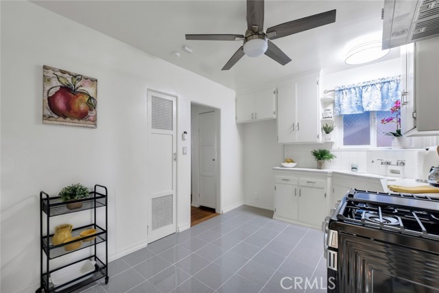 Detail Gallery Image 15 of 37 For 1527 N Avon St, Burbank,  CA 91505 - 4 Beds | 1 Baths