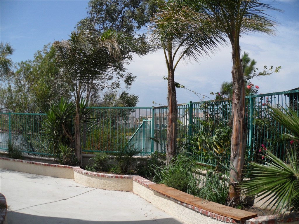 https://media.crmls.org/medias/73a3a434-66eb-488f-9ce0-aad84d39bbba.jpg?preset=X-Large