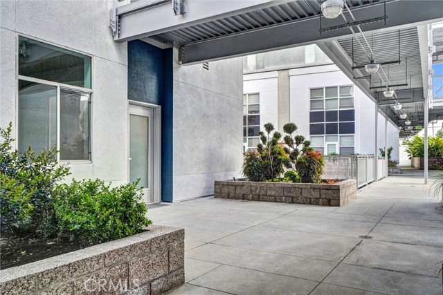 435 W Center Street Promenade, Anaheim CA: https://media.crmls.org/medias/73a3ed32-62ef-44c0-95db-d7987d66caa6.jpg