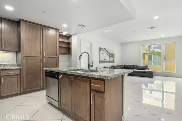 Detail Gallery Image 13 of 39 For 21301 Erwin St #416,  Woodland Hills,  CA 91367 - 2 Beds | 2 Baths