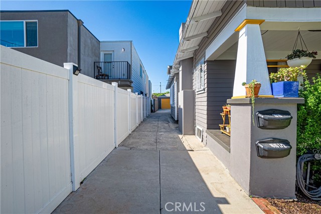 Detail Gallery Image 5 of 70 For 1610 W 36th Place, Los Angeles,  CA 90018 - 4 Beds | 2/1 Baths