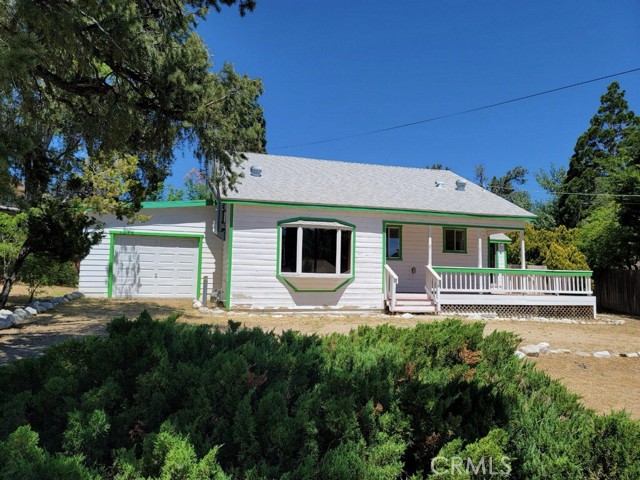 1004 Coldwater Drive, Frazier Park CA: https://media.crmls.org/medias/73a66b79-cd5c-41bf-8868-7f89b70e80d0.jpg