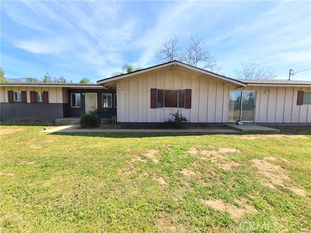 Detail Gallery Image 2 of 24 For 13195 13195 #FRONT,  Yucaipa,  CA 92399 - 3 Beds | 3 Baths