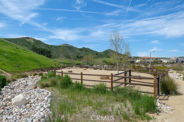 Detail Gallery Image 44 of 66 For 18619 Cedar Crest Dr, Canyon Country,  CA 91387 - 3 Beds | 2/1 Baths