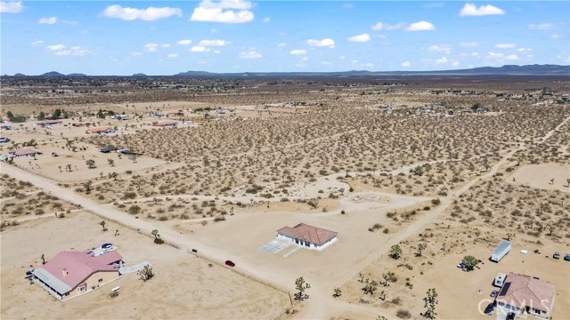 6374 Cayucos Drive, Phelan CA: https://media.crmls.org/medias/73a6b2f4-31f0-42db-af87-2fe394688593.jpg