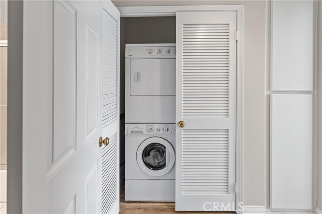 Detail Gallery Image 8 of 19 For 4334 Colbath Ave #304,  Sherman Oaks,  CA 91423 - 2 Beds | 3 Baths